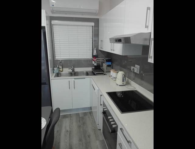 2 BEDROOM APARTMENT FOR SALE IN UMHLANGA RIDGE